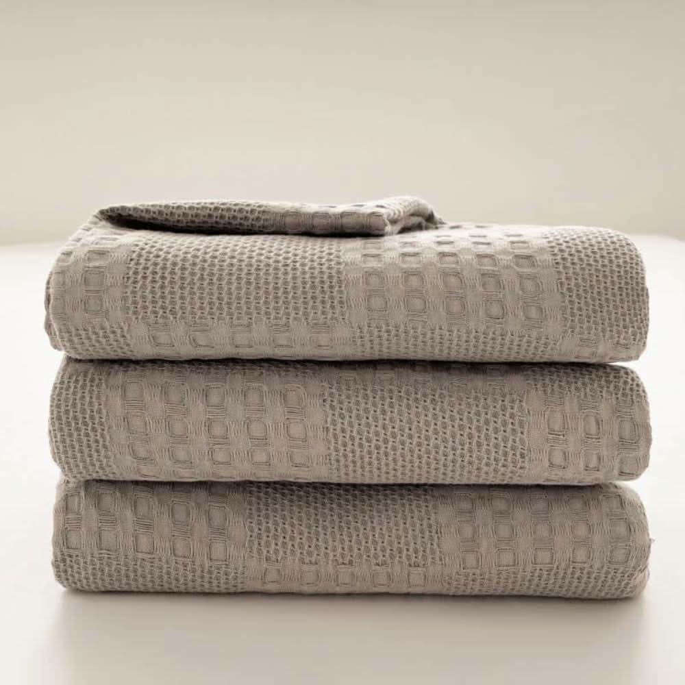 OLIV - Stylish and soft blanket