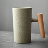 Nordische Design-Tasse – Minimalistische Keramiktasse mit Holzgriff