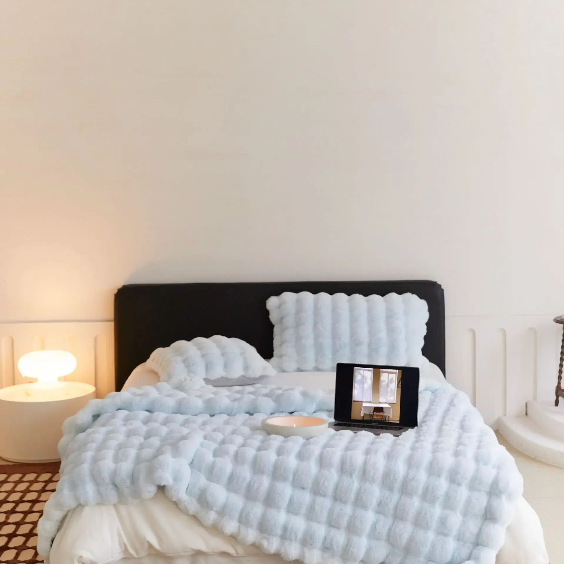 CORA - Ultra-Soft Fleece Blanket