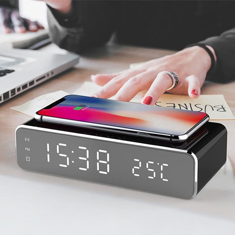 BENNETT - LED Alarm Clock With Wireless Charger