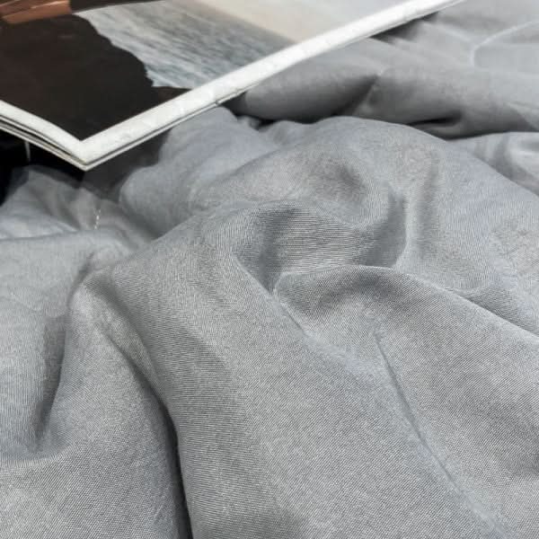ComfyLux - High-Quality Lightweight Blanket