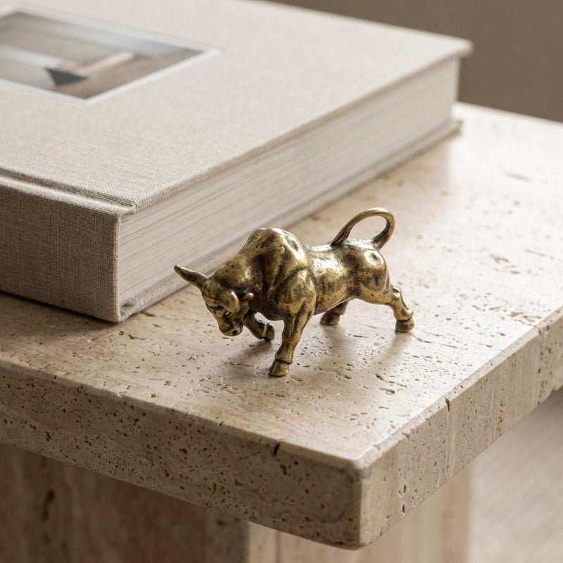 BULLSTONE - Hochwertige Messing Stierfigur für elegante Büro- und Wohnraumdekoration 3