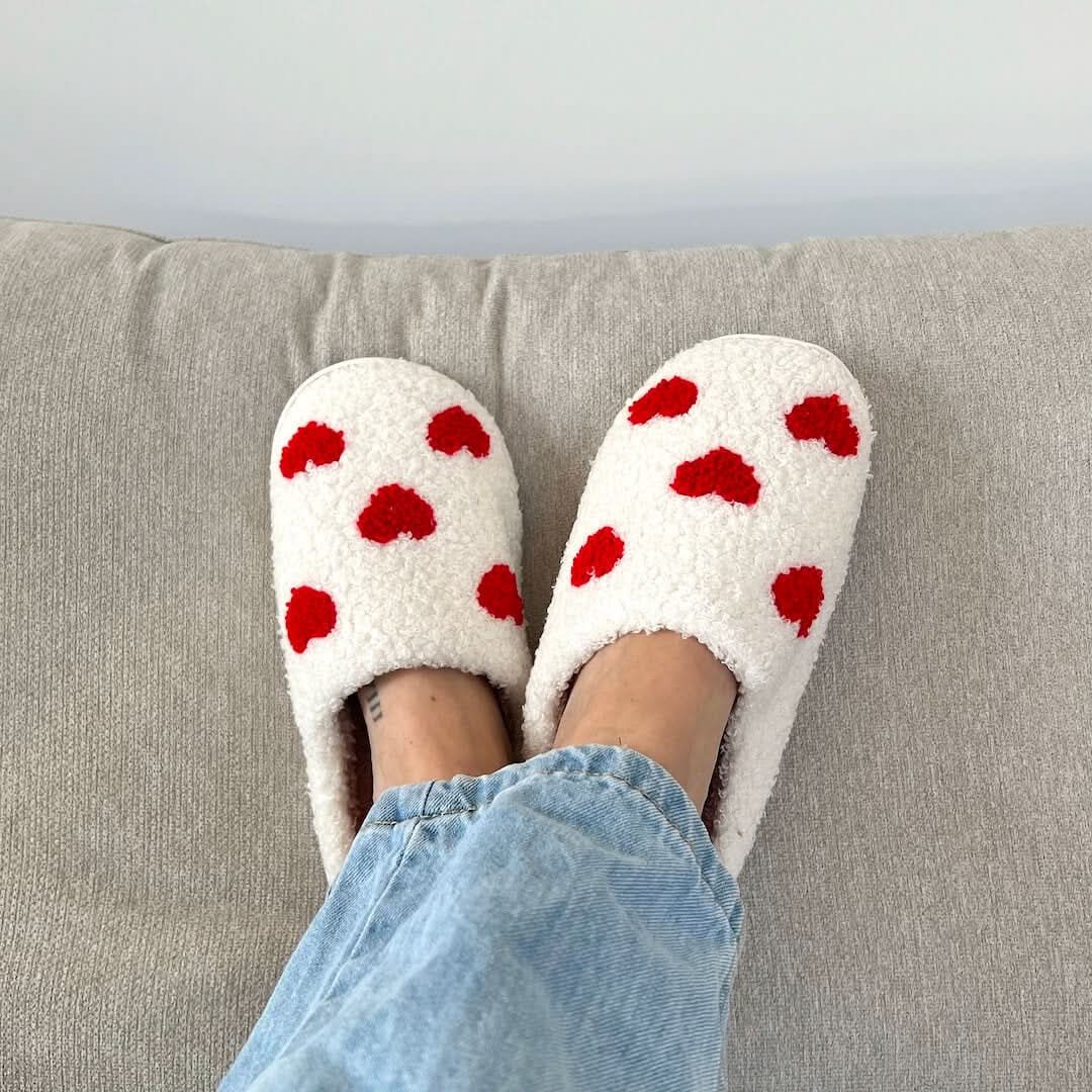 Cuddle Heart Slippers – Cuddly Slippers With Heart Design For Warm Feet