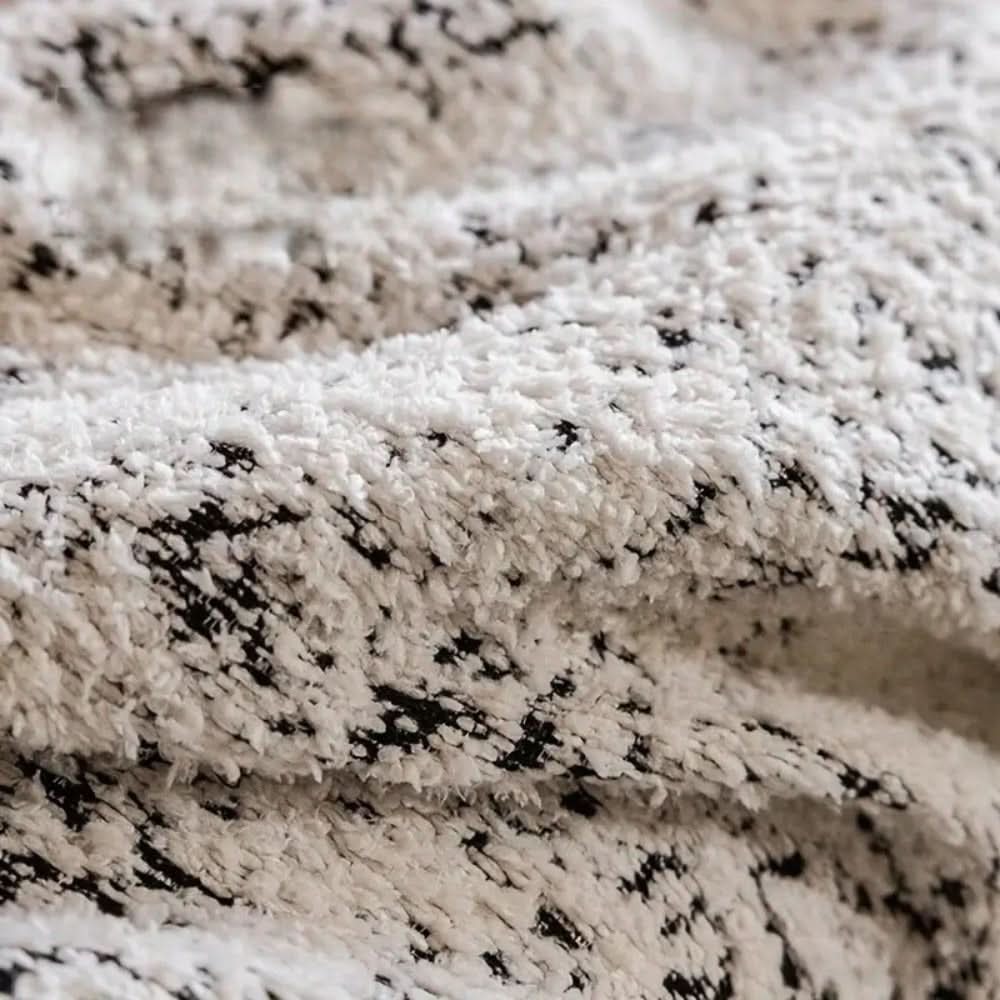Cuddle Nest – Reversible Microfiber Sofa Cover, Non-Slip and Easy-Care