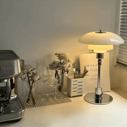 Dänisches Design Tisch Lampe – Skandinavische Tischlampe mit dimmbarem LED-Licht und Glasdesign