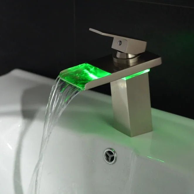 VidricLED - Temperature-Dependent Wall-Mounted Faucet
