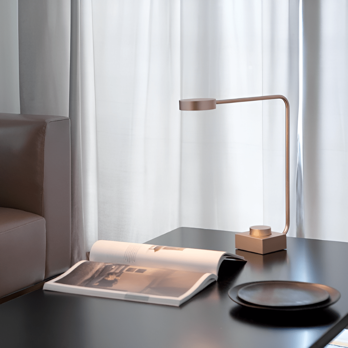 GENEVIEVE Dimmable LED Lamp with Uniform Illumination