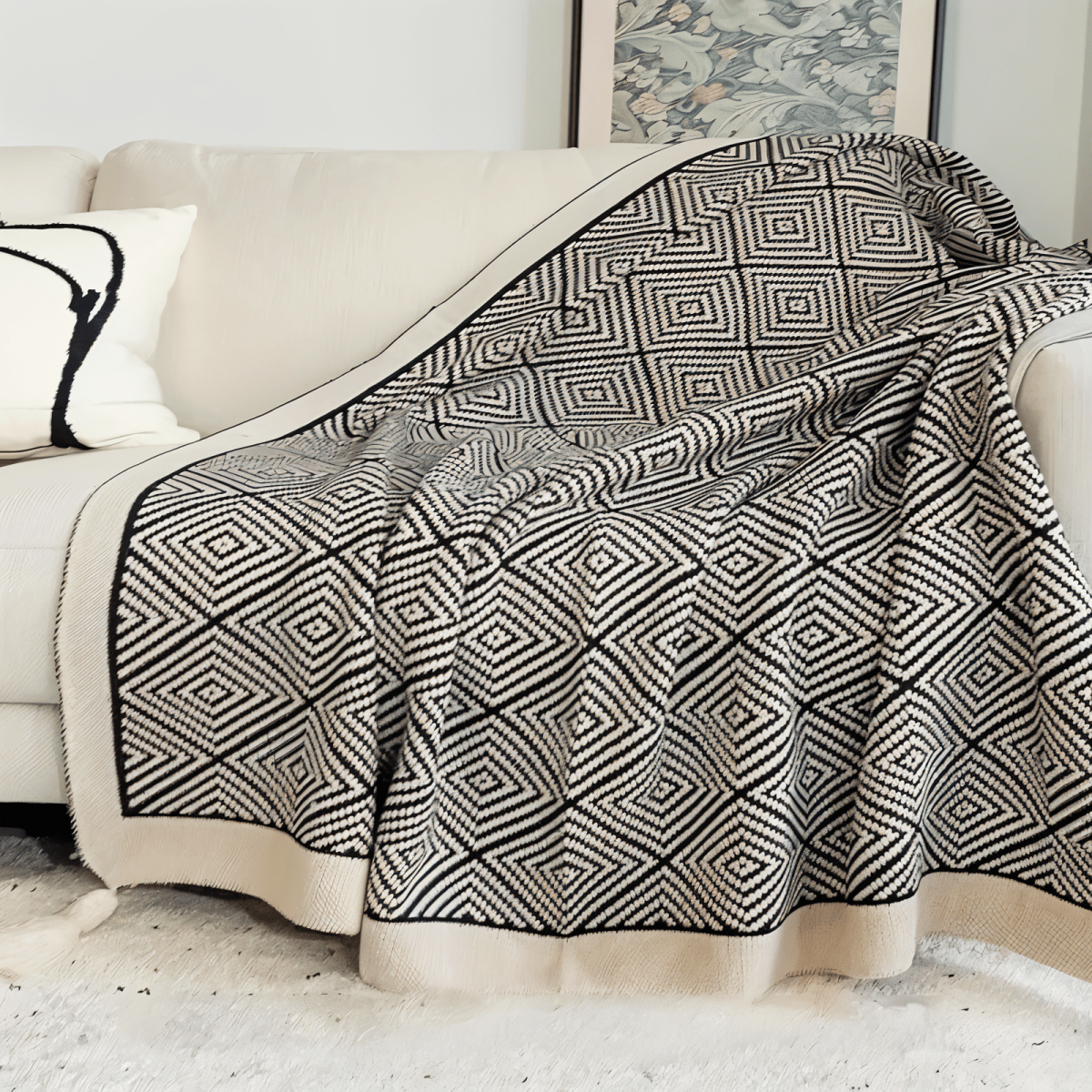 Polystripe – Cozy Black and White Geometric Fleece Blanket