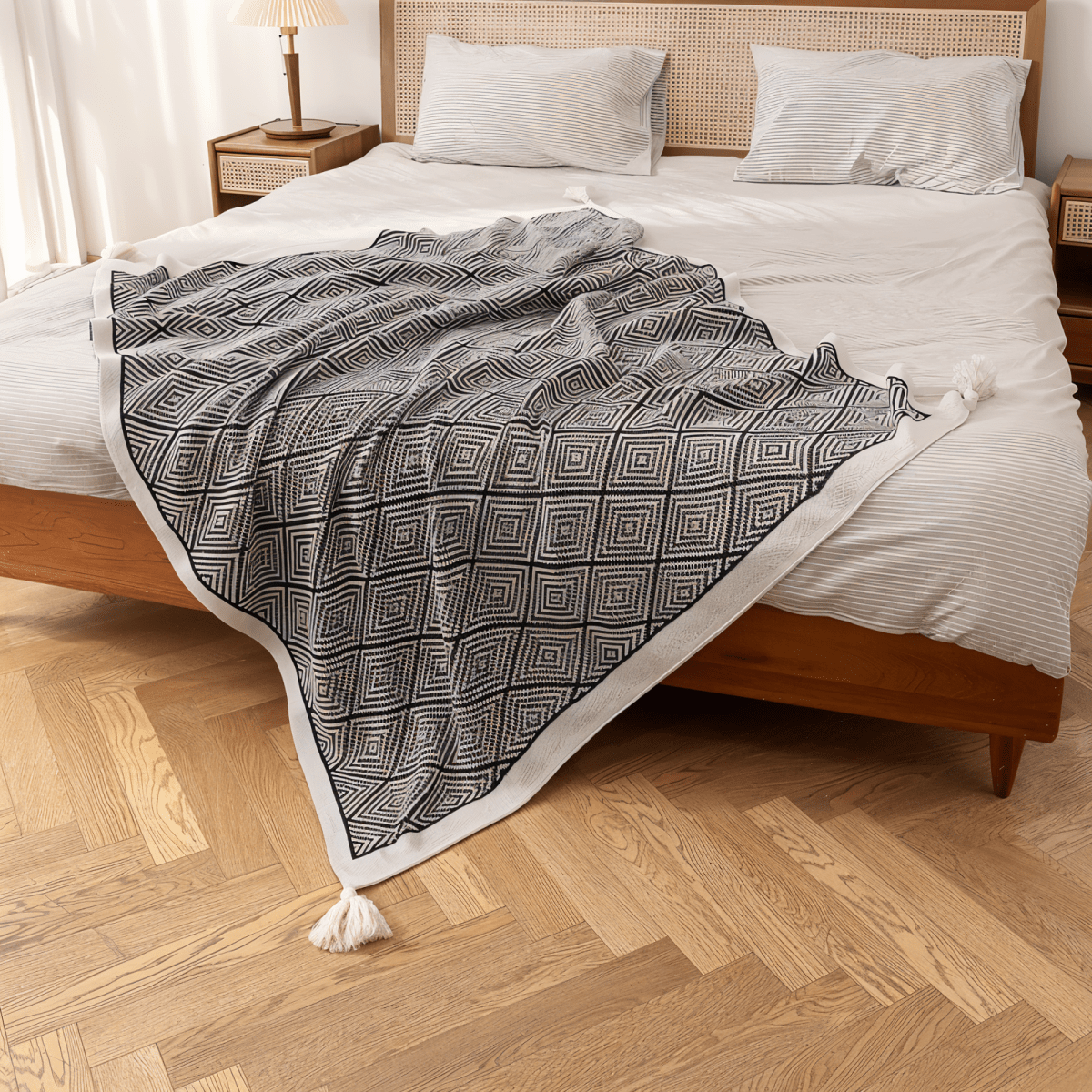 Polystripe – Cozy Black and White Geometric Fleece Blanket