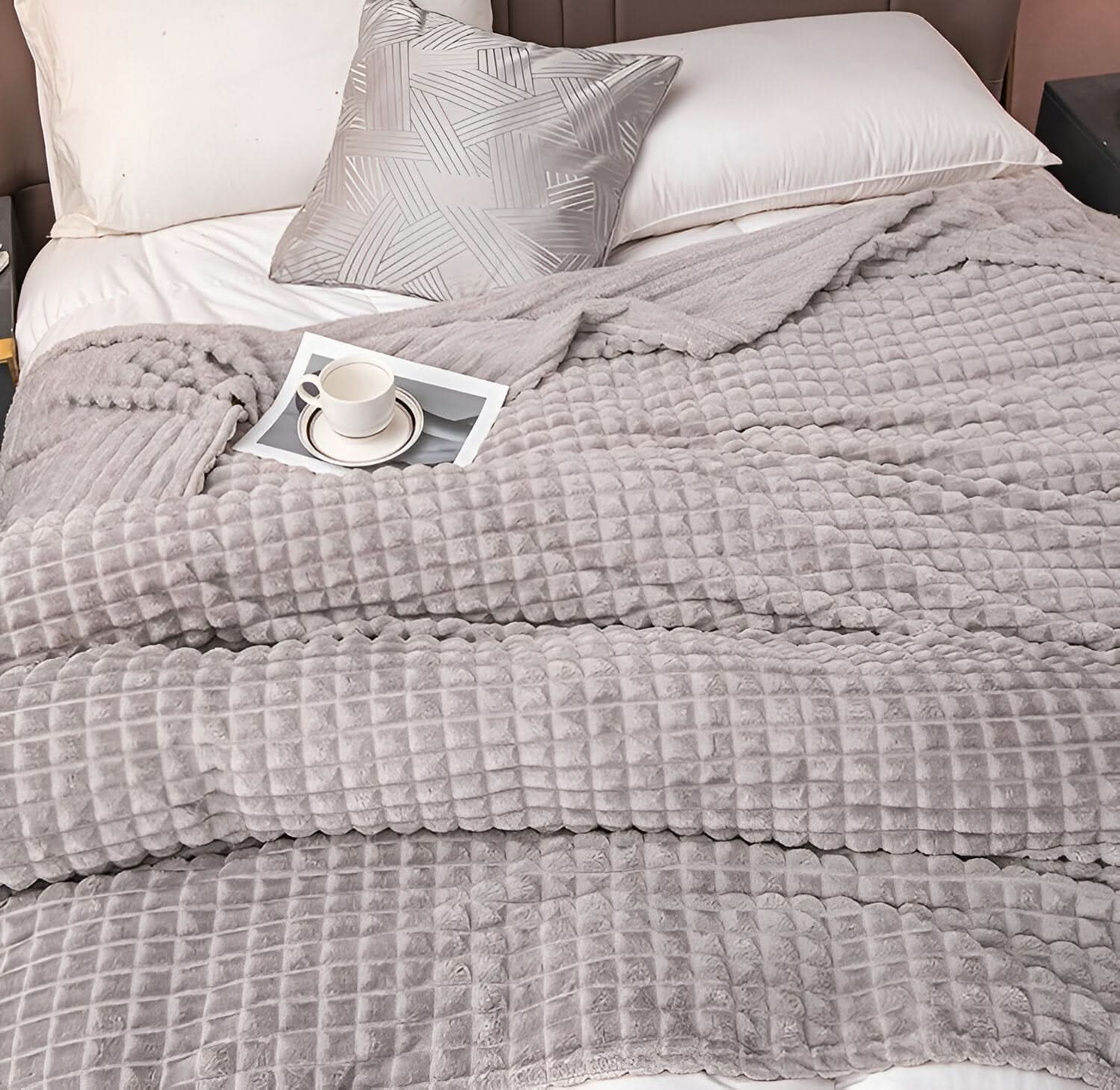 CORALWAVE – Ultra-Soft Textured Fleece Blanket