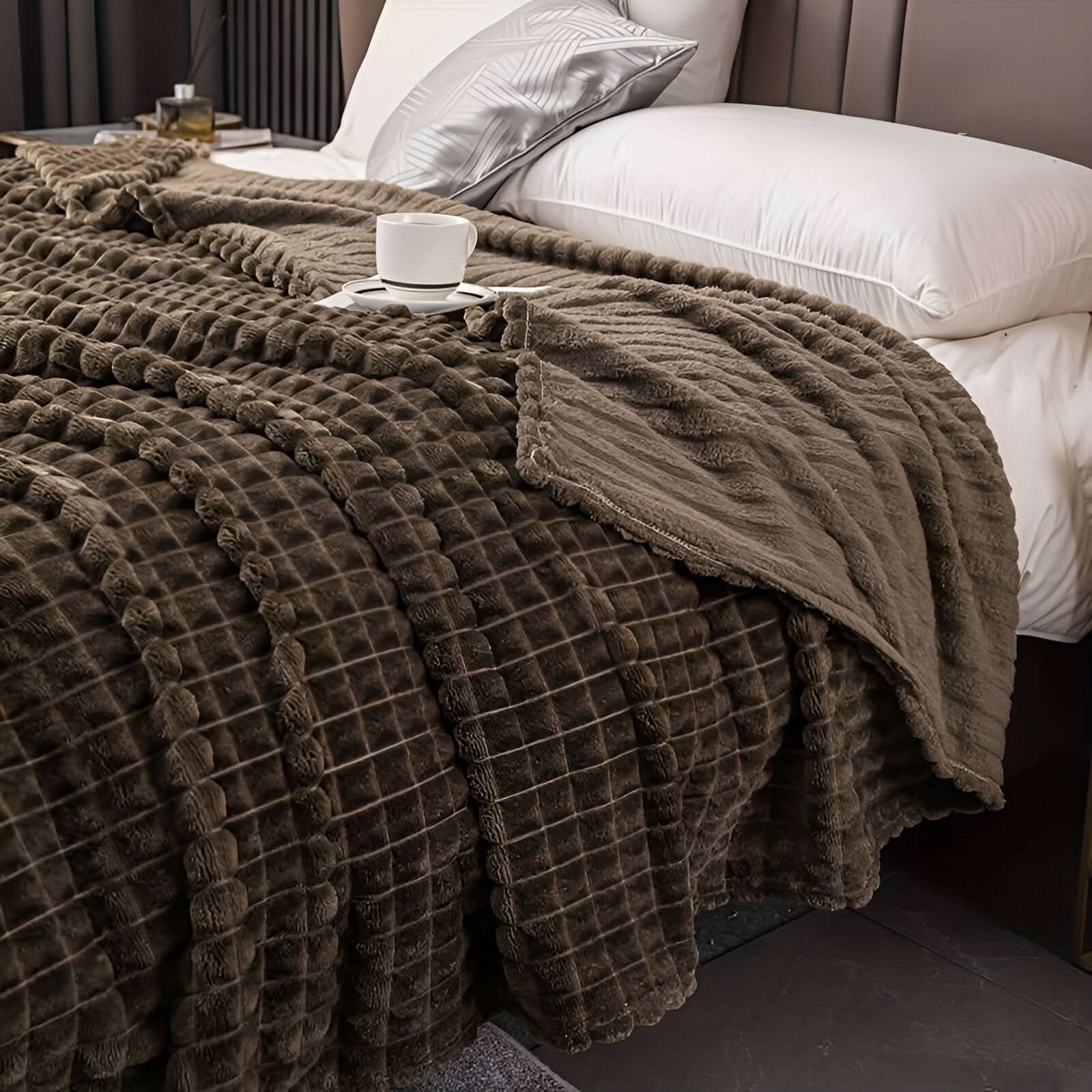 CORALWAVE – Ultra-Soft Textured Fleece Blanket