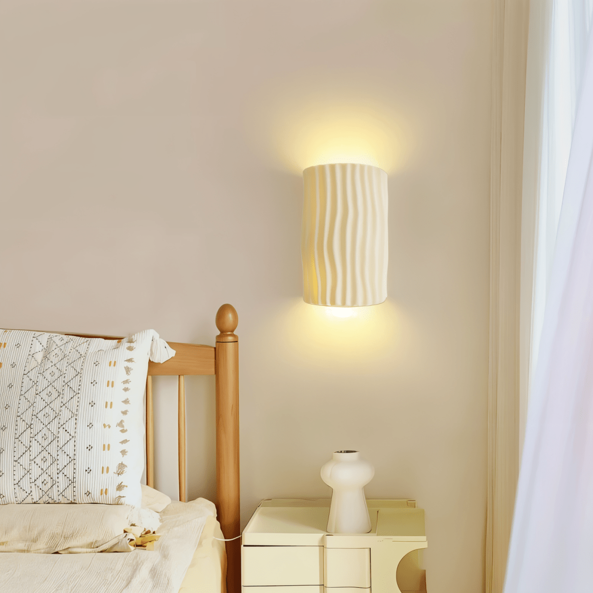 Kiana Resin Wall Lamp with Pleated Texture and Curved Design