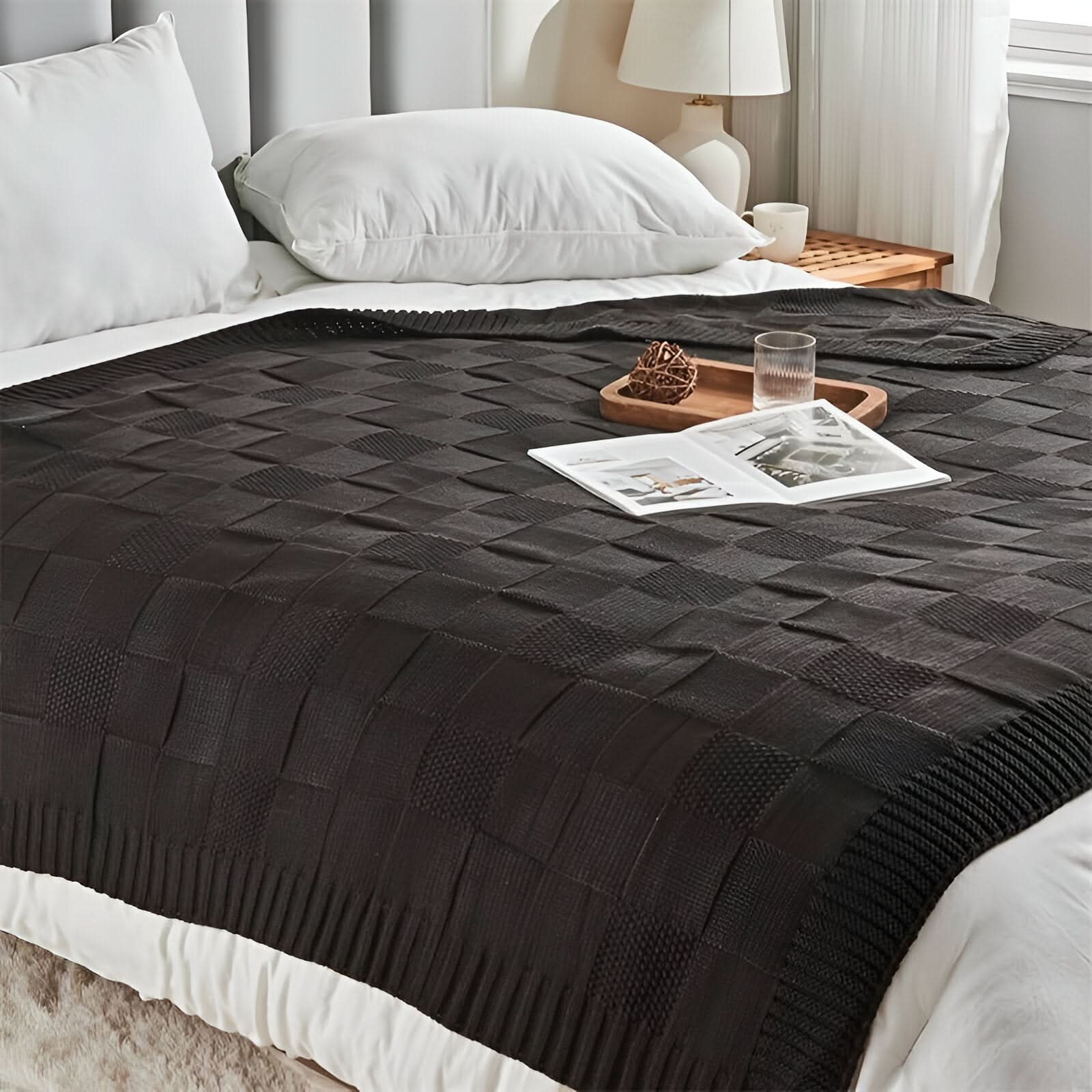 Monostripe – Minimalist Knitted Blanket