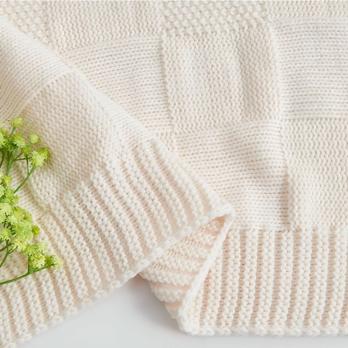 Monostripe – Minimalist Knitted Blanket