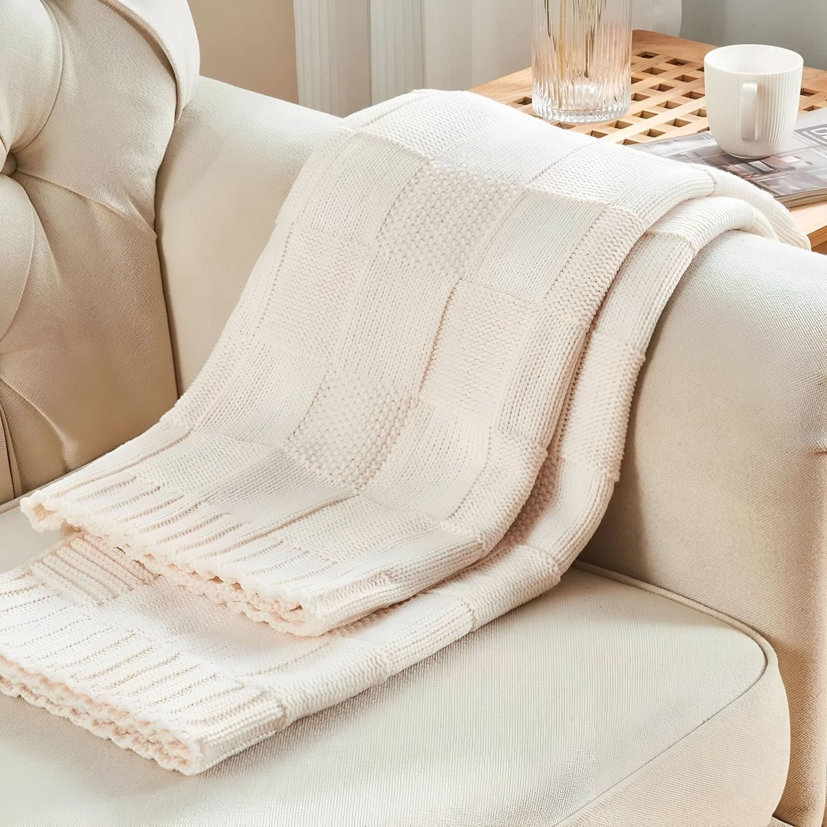 Monostripe – Minimalist Knitted Blanket