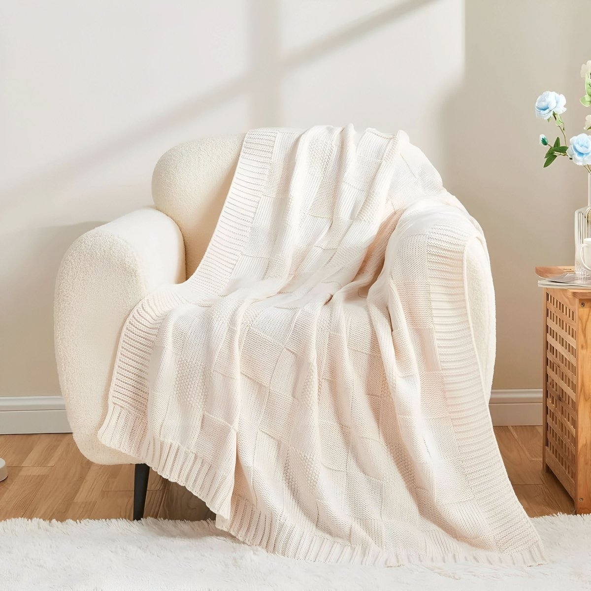 Monostripe – Minimalist Knitted Blanket