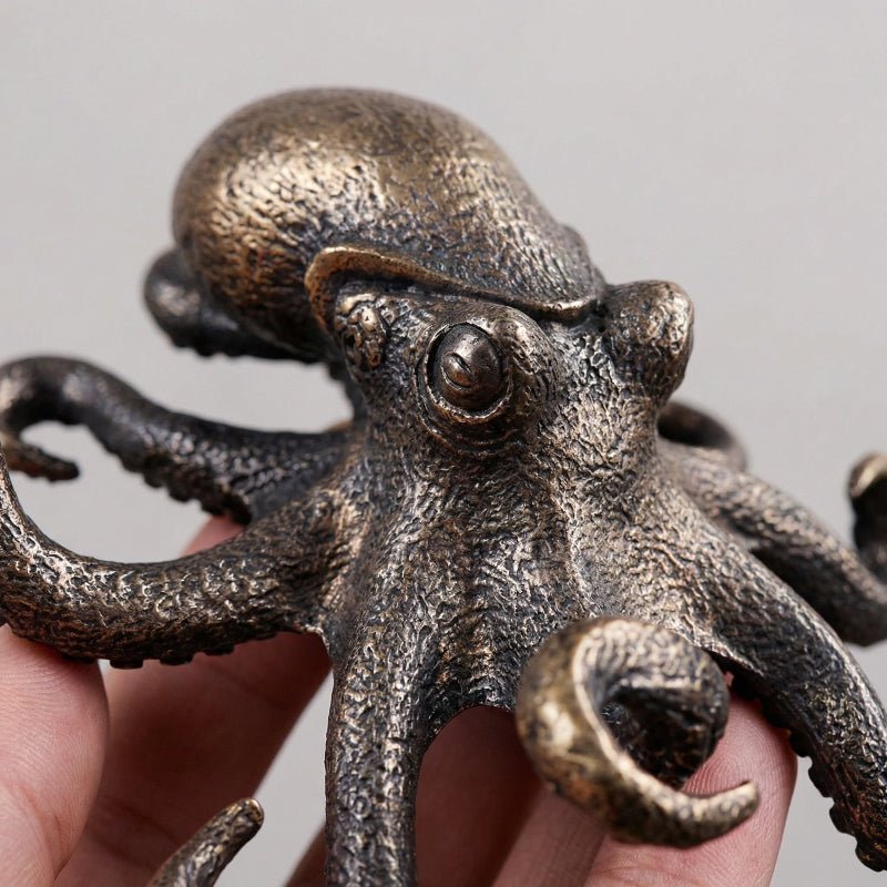 Oceanspire - Handgefertigte Oktopus-Skulptur aus Kupfer – 30 cm hoch, maritimes Dekor 4