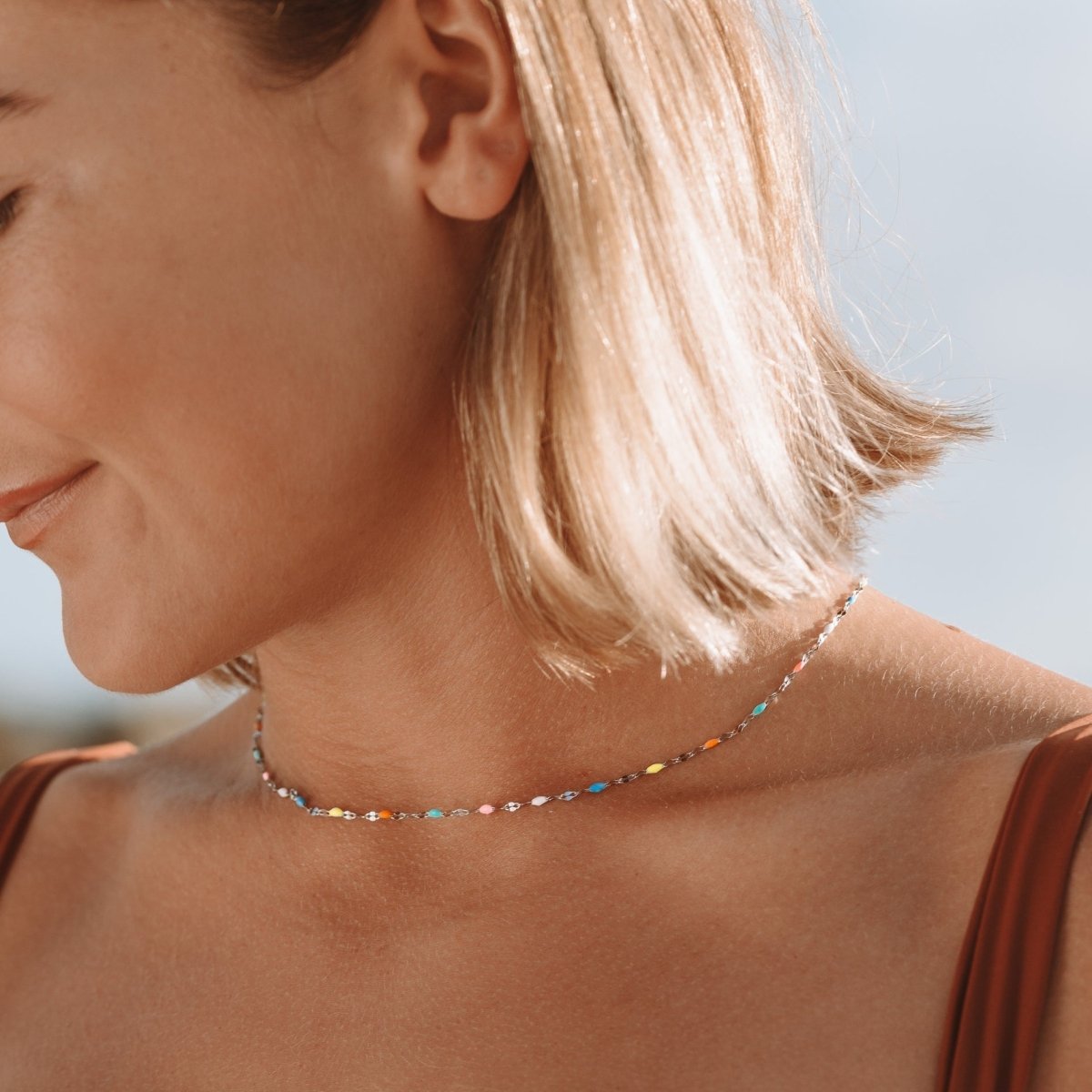 RAINBOWGLOW – Leuchtende Choker-Halskette für ein mutiges Statement 4