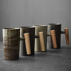 Nordische Design-Tasse – Minimalistische Keramiktasse mit Holzgriff