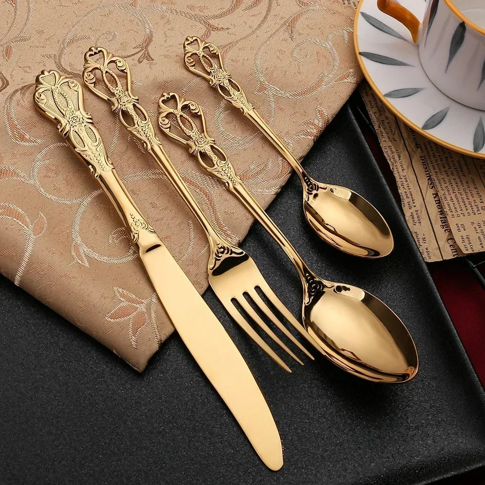 Luxuriöses 24-teiliges Gold-Besteckset mit Eleganter Verzierung