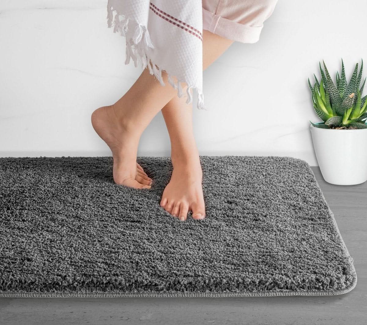 Veluvia Comfort Mat | Ultra-Soft Microfiber Bath Mat | Quick Drying & Non-Slip