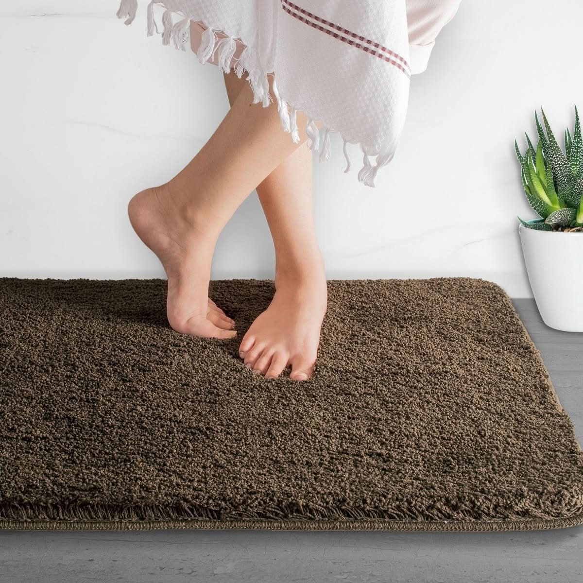 Veluvia Comfort Mat | Ultra-Soft Microfiber Bath Mat | Quick Drying & Non-Slip