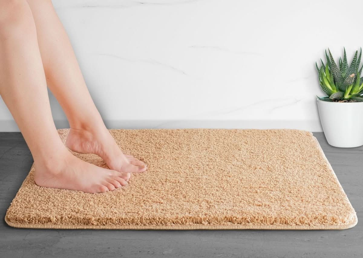 Veluvia Comfort Mat | Ultra-Soft Microfiber Bath Mat | Quick Drying & Non-Slip