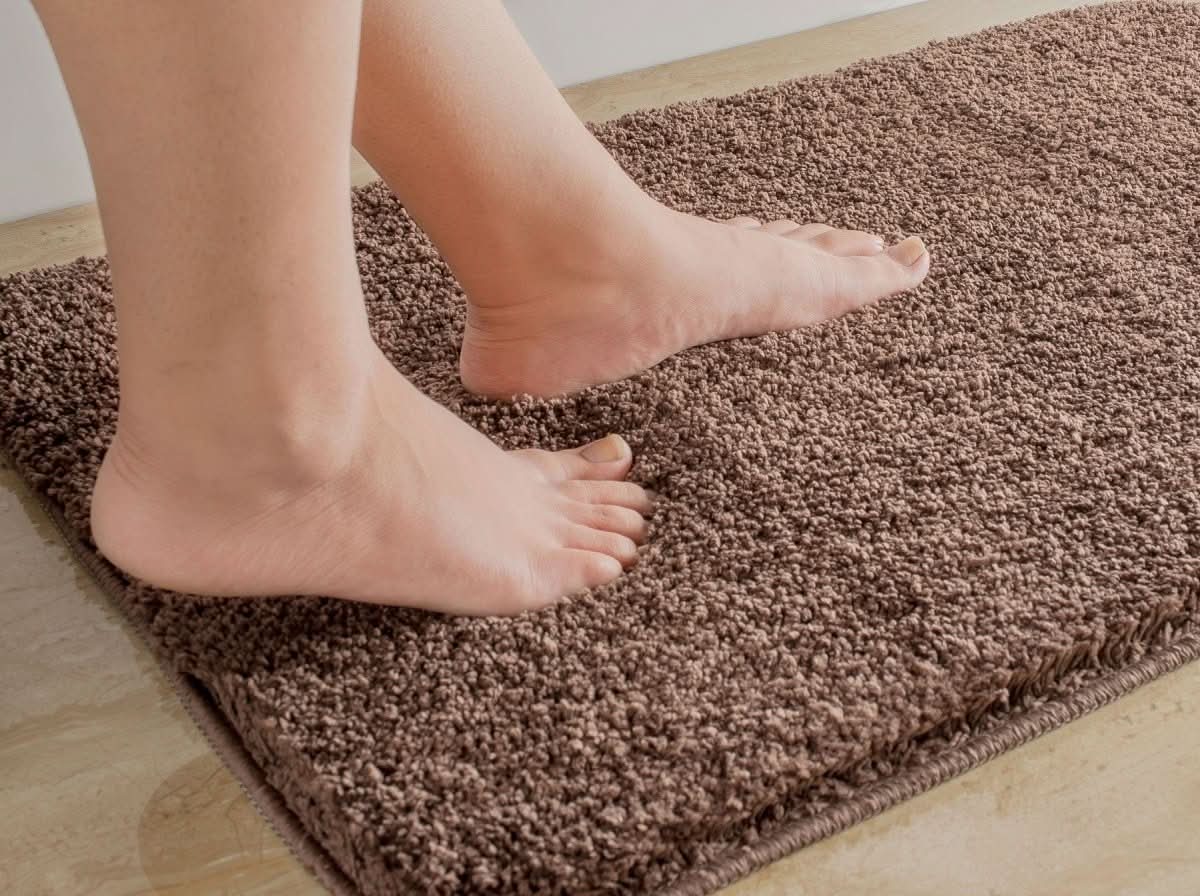 Veluvia Comfort Mat | Ultra-Soft Microfiber Bath Mat | Quick Drying & Non-Slip