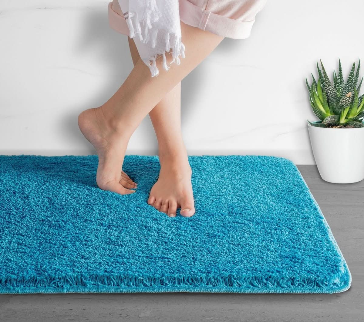 Veluvia Comfort Mat | Ultra-Soft Microfiber Bath Mat | Quick Drying & Non-Slip