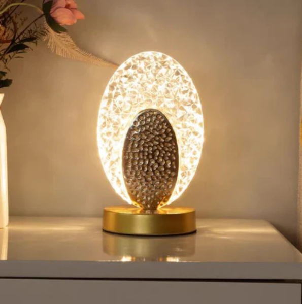 Elegante Tischlampe im Pfauen-Design