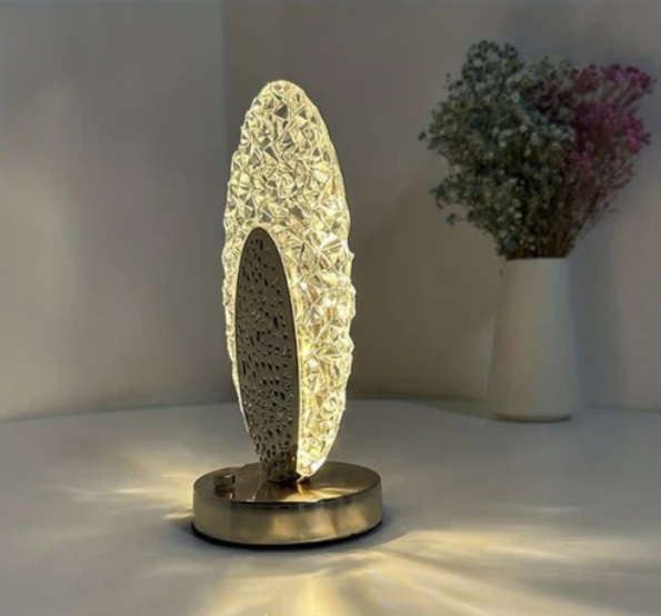 Elegante Tischlampe im Pfauen-Design