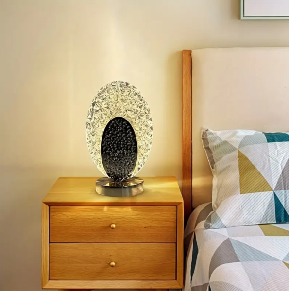 Elegante Tischlampe im Pfauen-Design