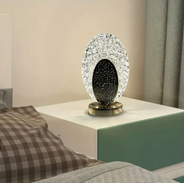 Elegante Tischlampe im Pfauen-Design