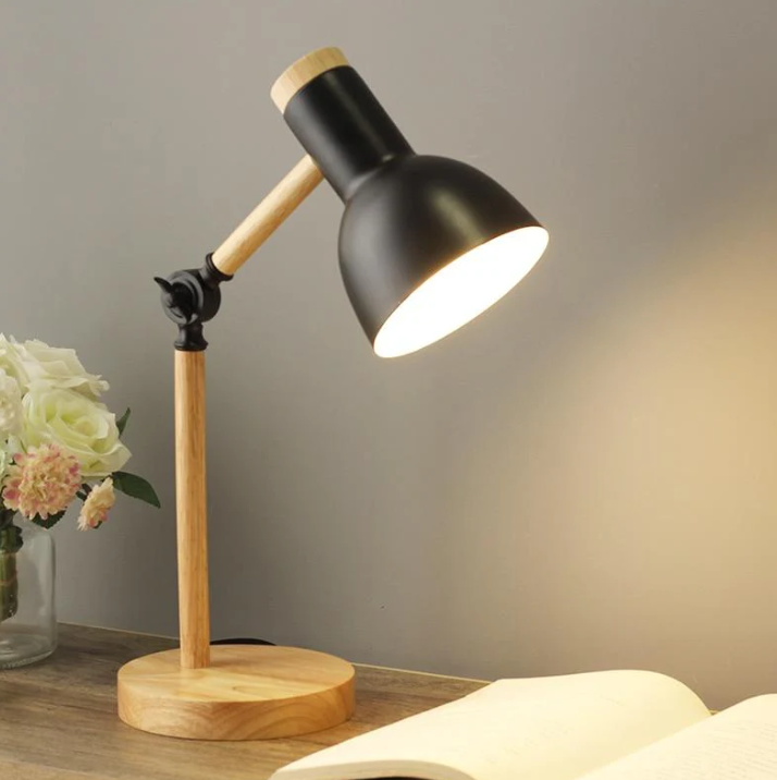 Skandinavische Tischlampe aus Holz