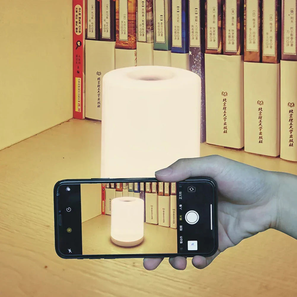 Dimmbare LED-Tischleuchte mit USB-Anschluss für Flexibles Licht