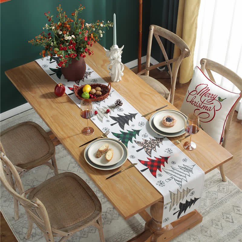 WINTERGRACE – Eleganter Tischläufer mit Weihnachtsbaum- und Schneeflockenmotiven 1