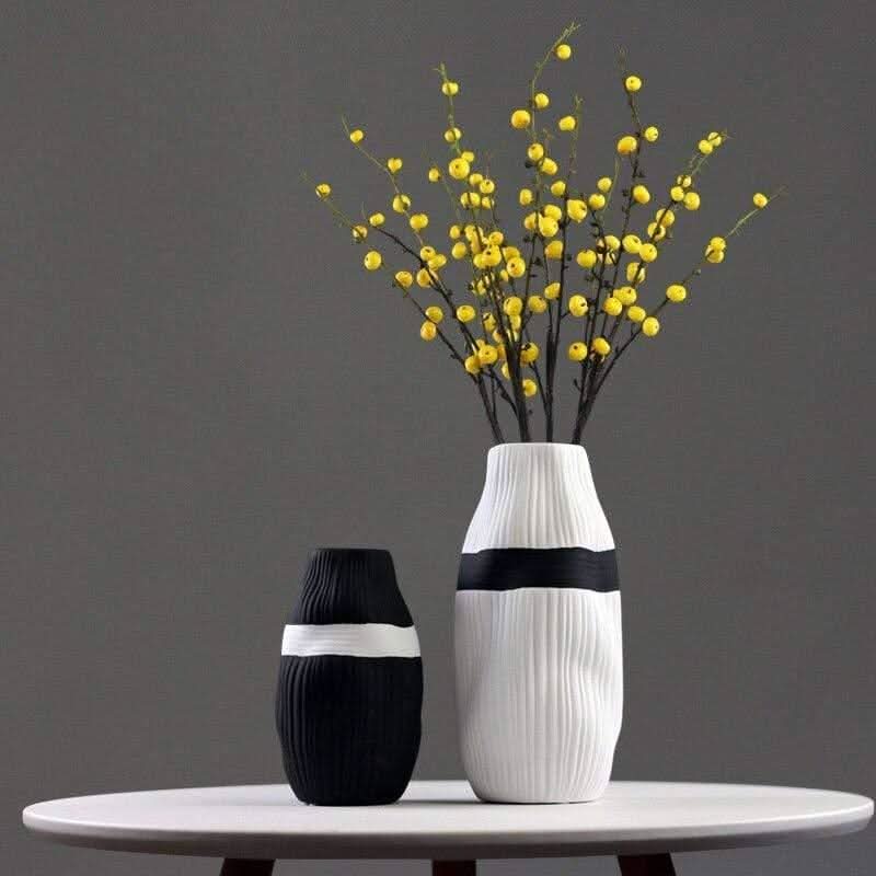 HIKARIA – Elegant Ceramic Vase For Modern Accents