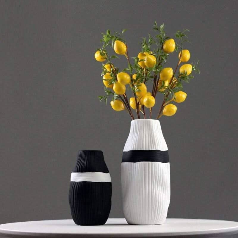 HIKARIA – Elegant Ceramic Vase For Modern Accents