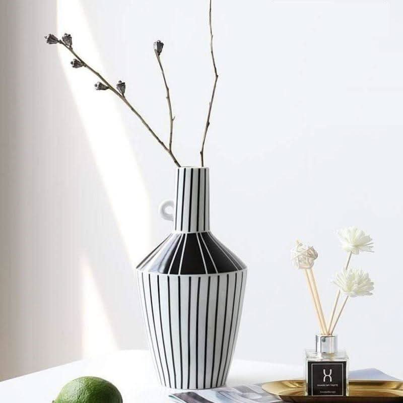 KAZURI – Elegant Ceramic Vase for a Modern Ambiance