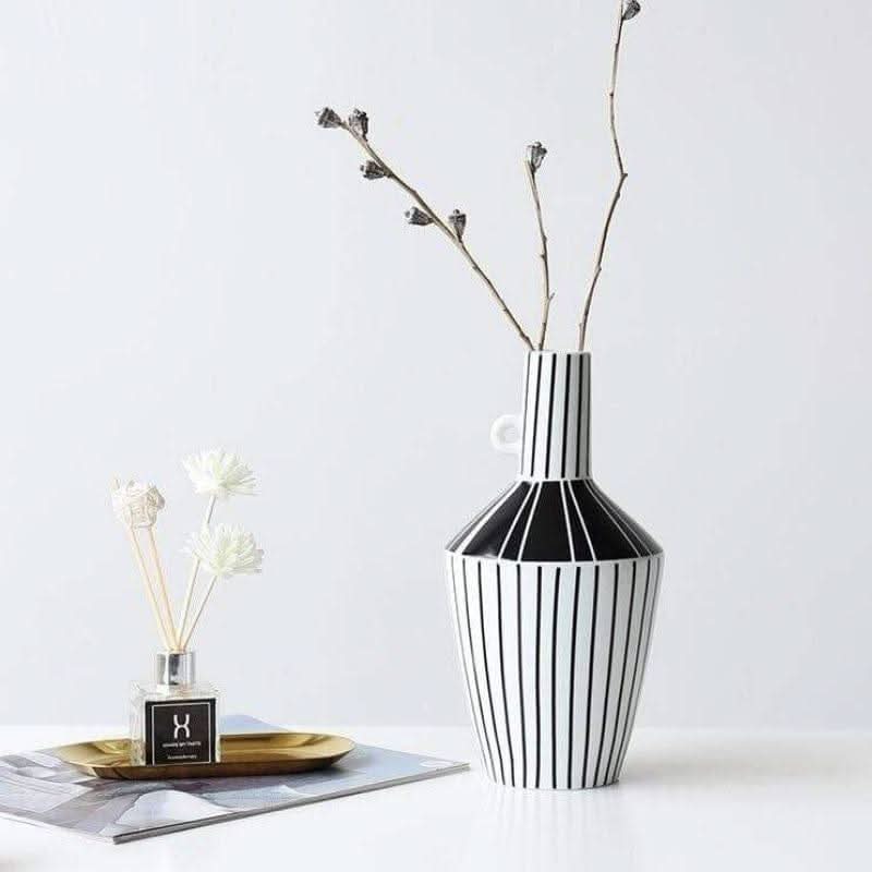 KAZURI – Elegant Ceramic Vase for a Modern Ambiance