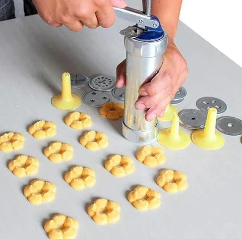 Kekspresse aus Edelstahl mit Aufsätzen für kreative Plätzchen und Gebäck