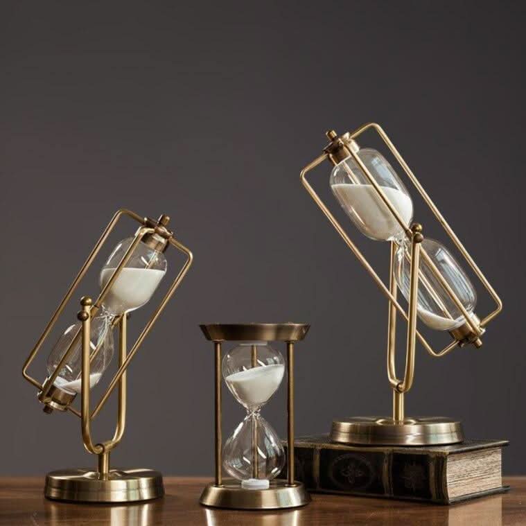 CHRONUS – Elegant Hourglass for Timeless Beauty