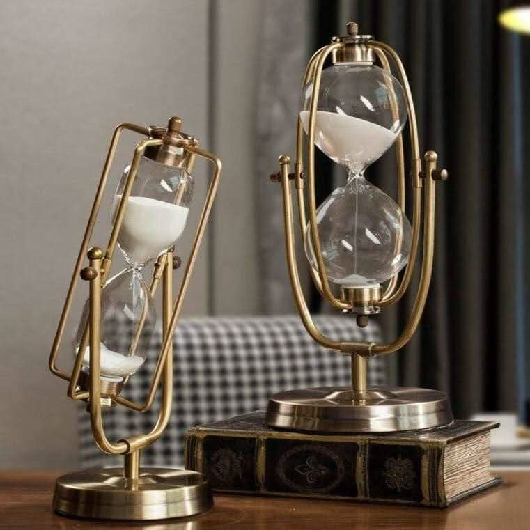 CHRONUS – Elegant Hourglass for Timeless Beauty