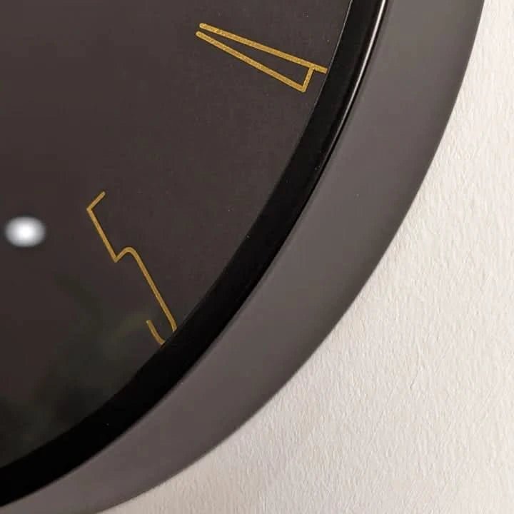Omi - Luxurious Round Wall Clock