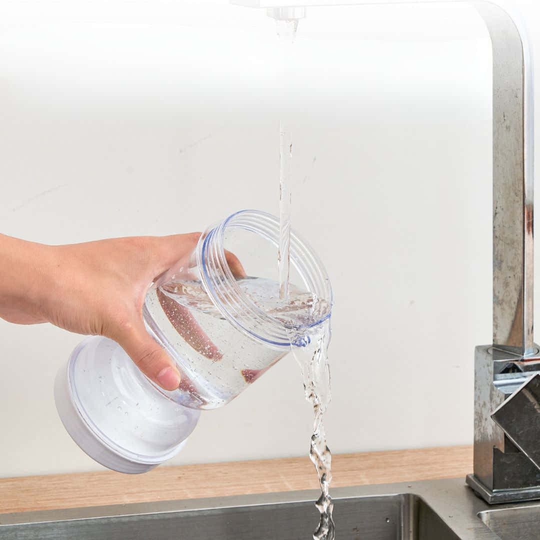 Praktisches Einmachglas mit Wassersieb