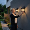 Solar LED-Wandleuchte – Wasserdichte Außenlampe mit Lichtsensor für Garten, Hof und Zaun (2 Stück)