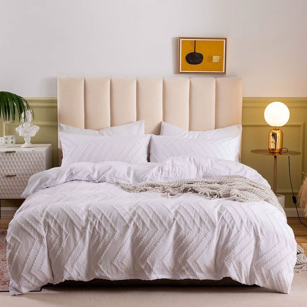VIRELLE Premium White Zig Zag Pattern Bedding Set 100 Percent Polyester Luxurious Comfort